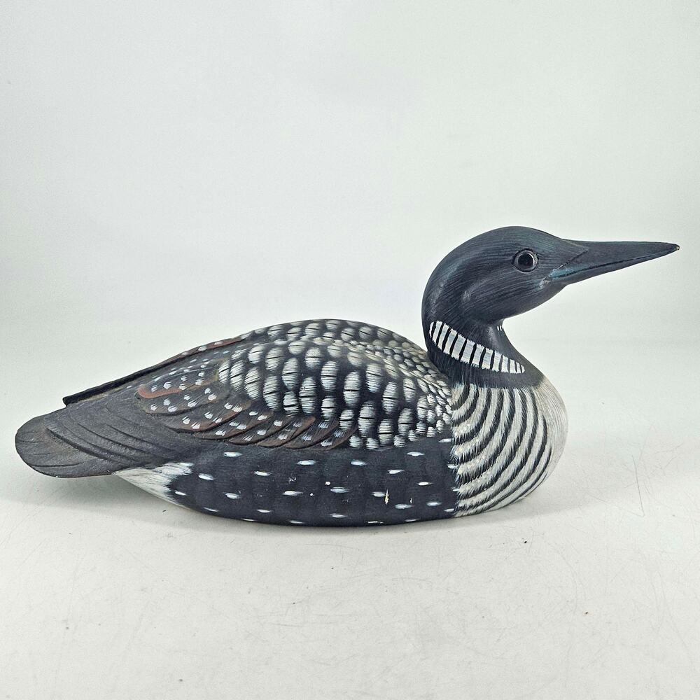Vintage carved wood Hand Painted Common Loon Figurine w glass eyes - Picture 3 of 5
